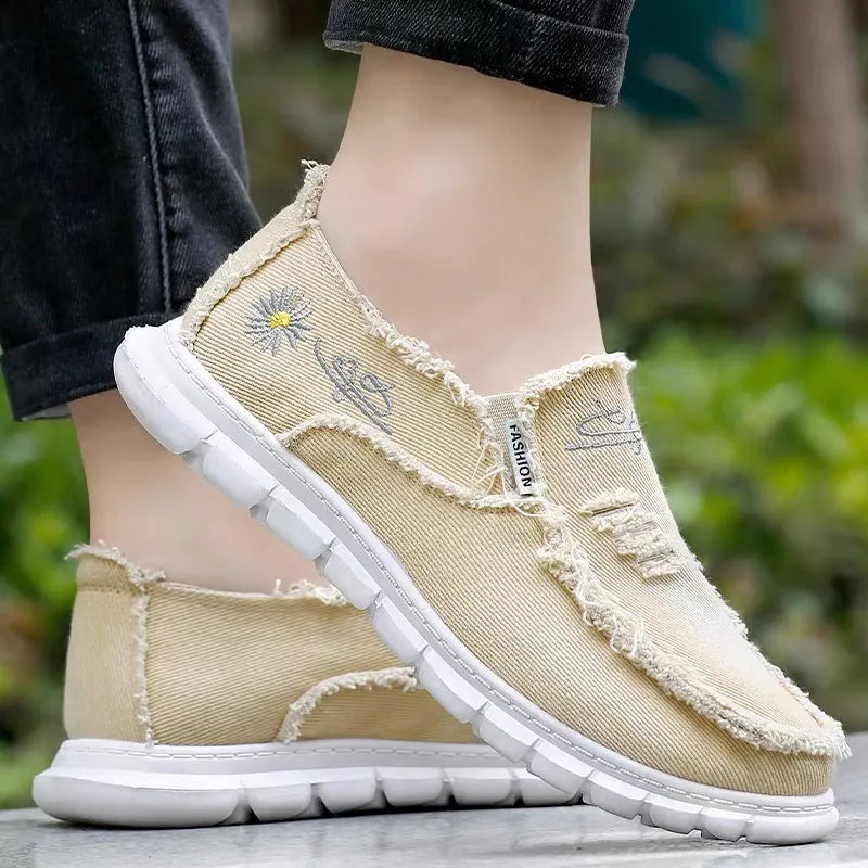 Artistic embroidery on flats