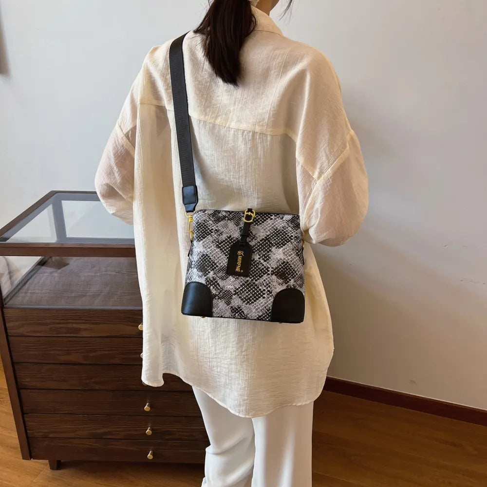 Snake pattern leather shoulder bag