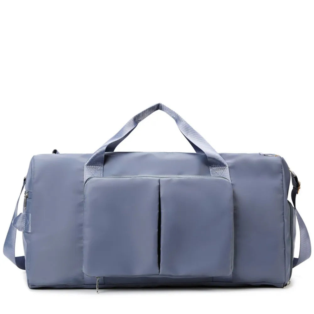 Durable travel bag with zipper