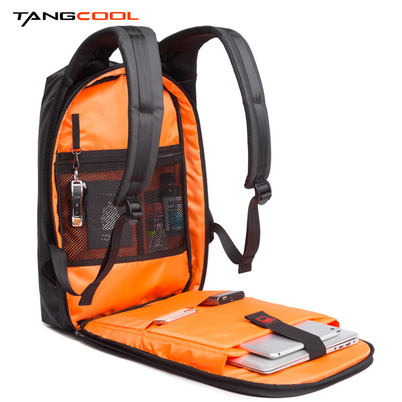 Urban commuter using Tangcool backpack