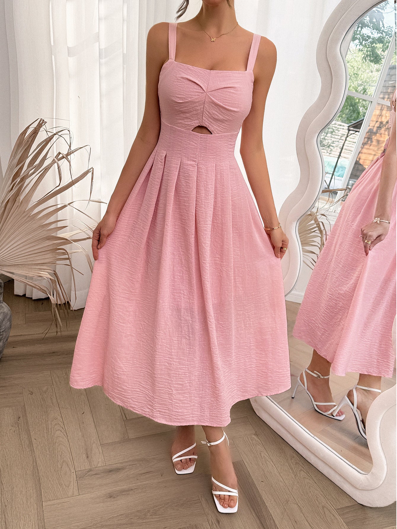 Strap top pleated long dress for women's wear