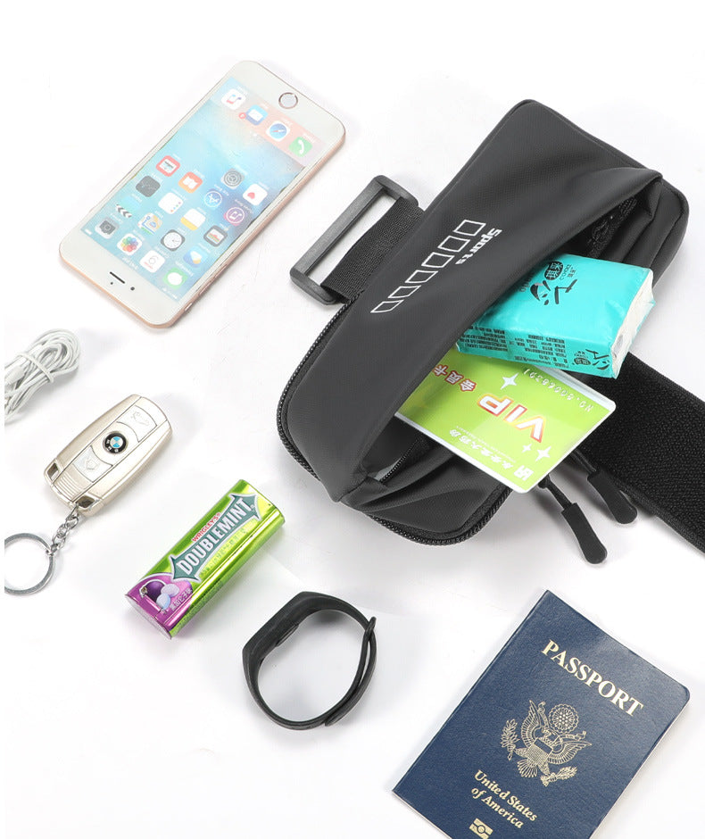 Outdoor running gear with phone arm bag
Waterproof running phone pouch in action
Man using fitness armband for gym session
