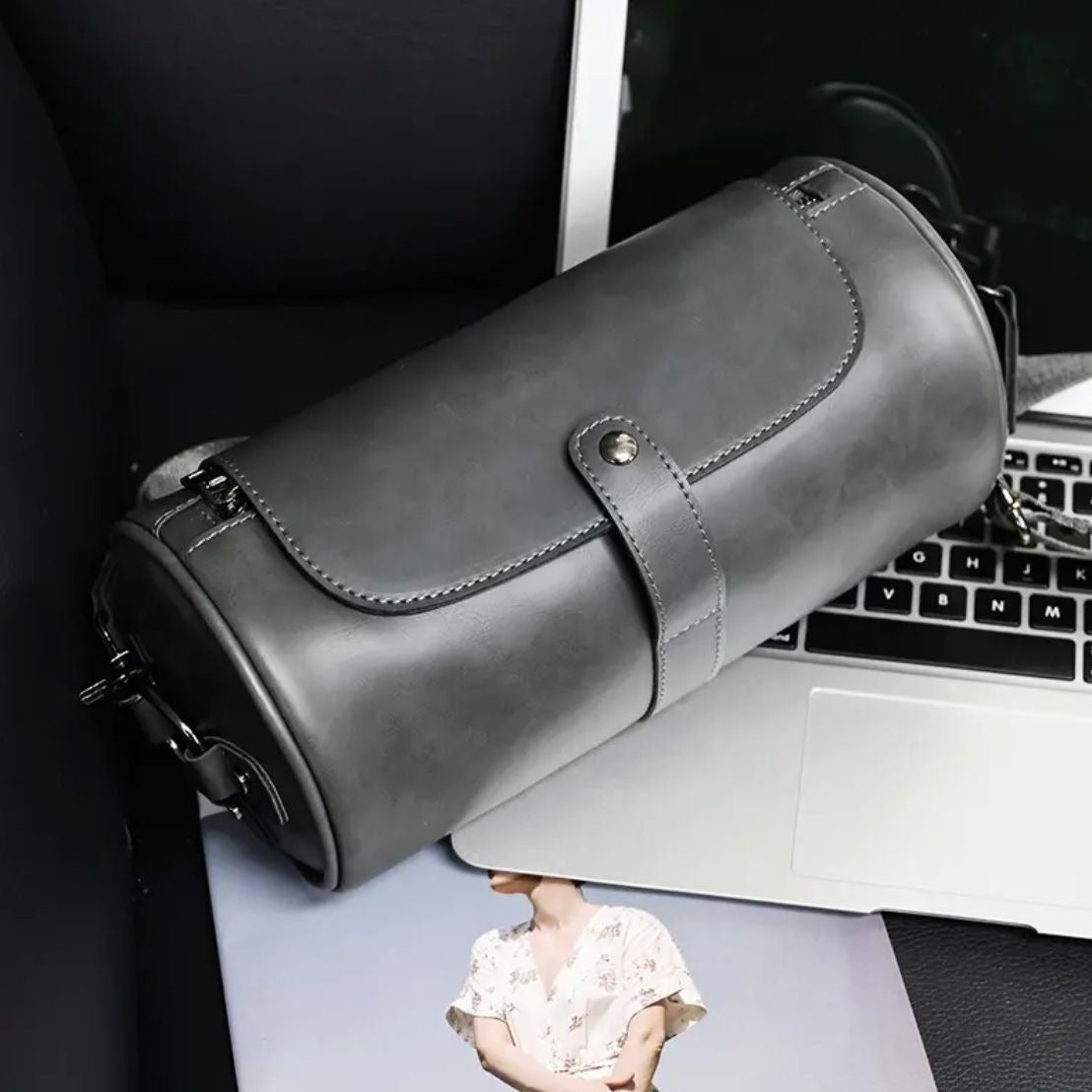 Stylish women's cylinder handbag