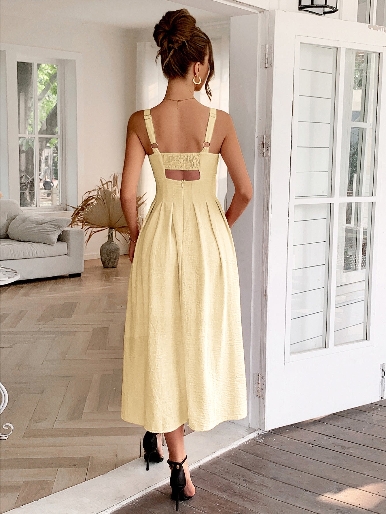 Strap top pleated long dress for women's wear