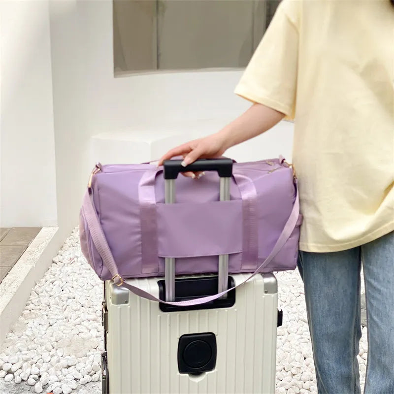 Lightweight travel bag with shoulder strap