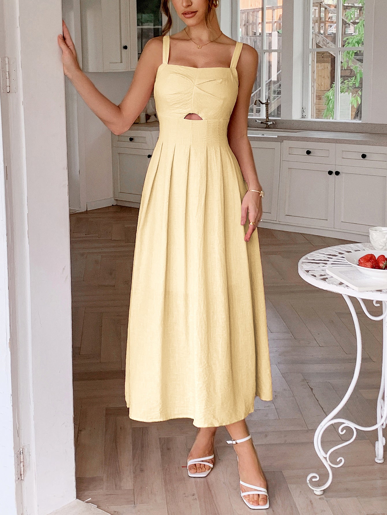 Strap top pleated long dress for women's wear