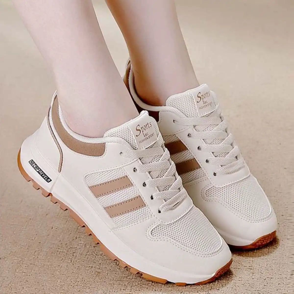 Lightweight sporty mesh sneakers