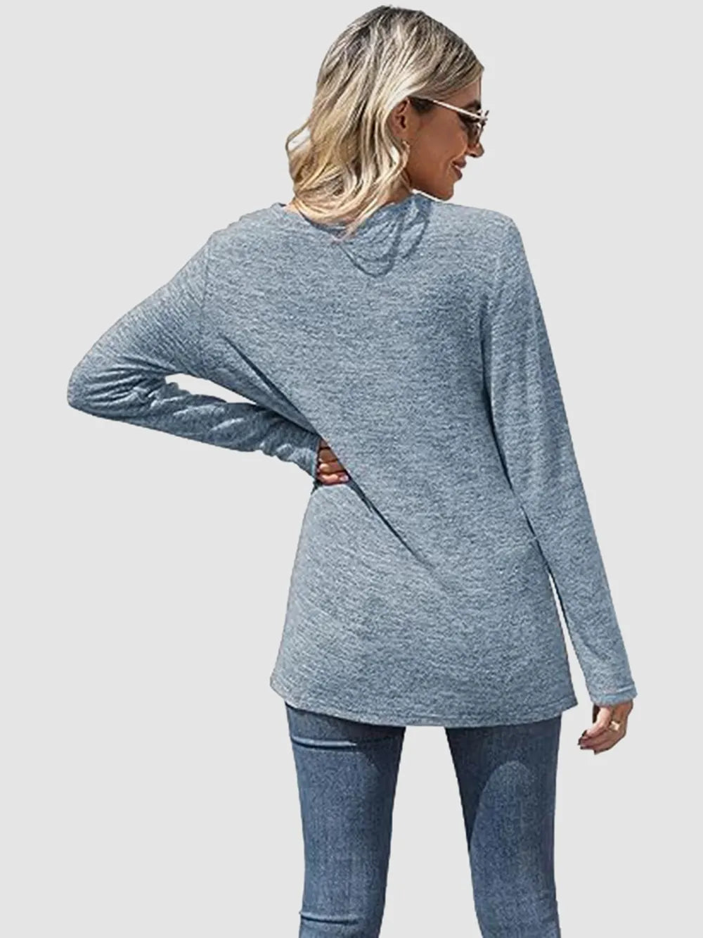Solid color V-neck loose casual long sleeved T-shirt top for women's wear