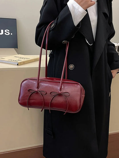 Elegant handbag with bow detail

