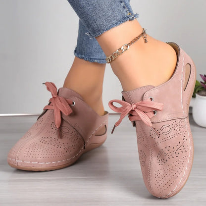 Lace-up summer wedges


