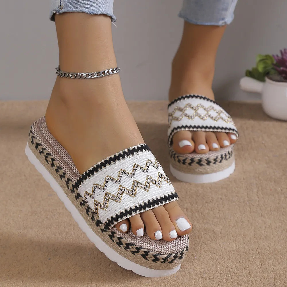 Comfortable women’s sandals with platform

