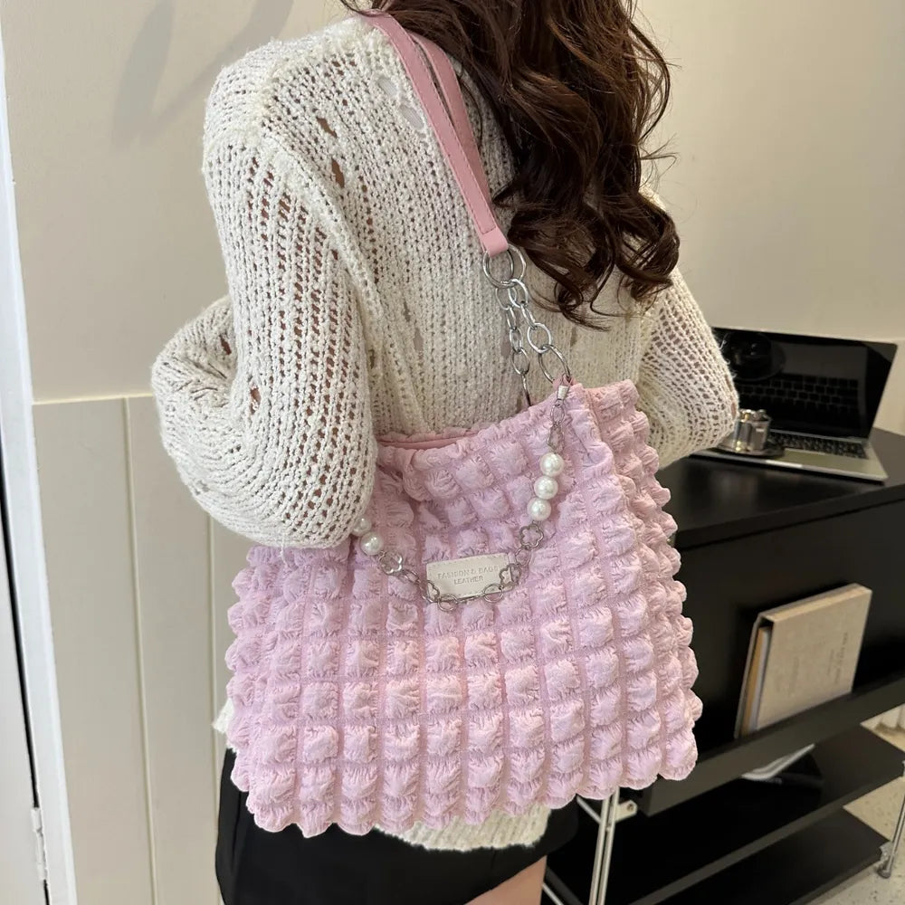 
trendy tote handbag

