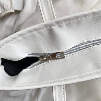 Stylish summer straw shoulder bag

