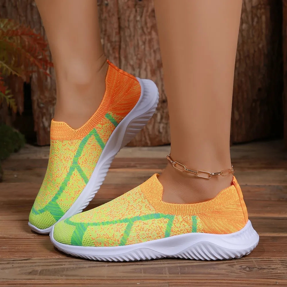 Mesh running shoes with round toe


