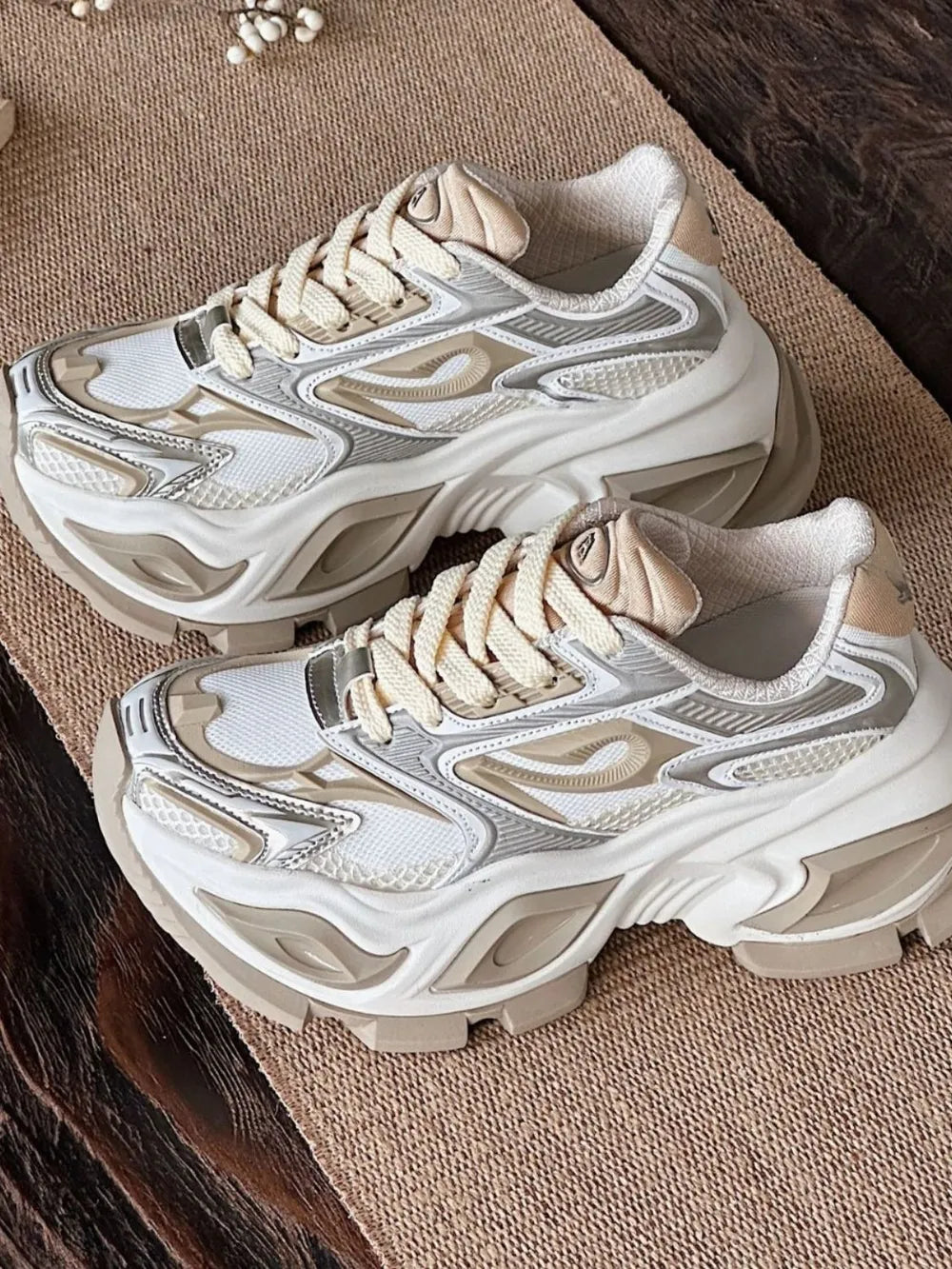Lace-up sporty platform sneakers for women

