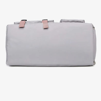 Stylish overnight bag with zipper pockets

