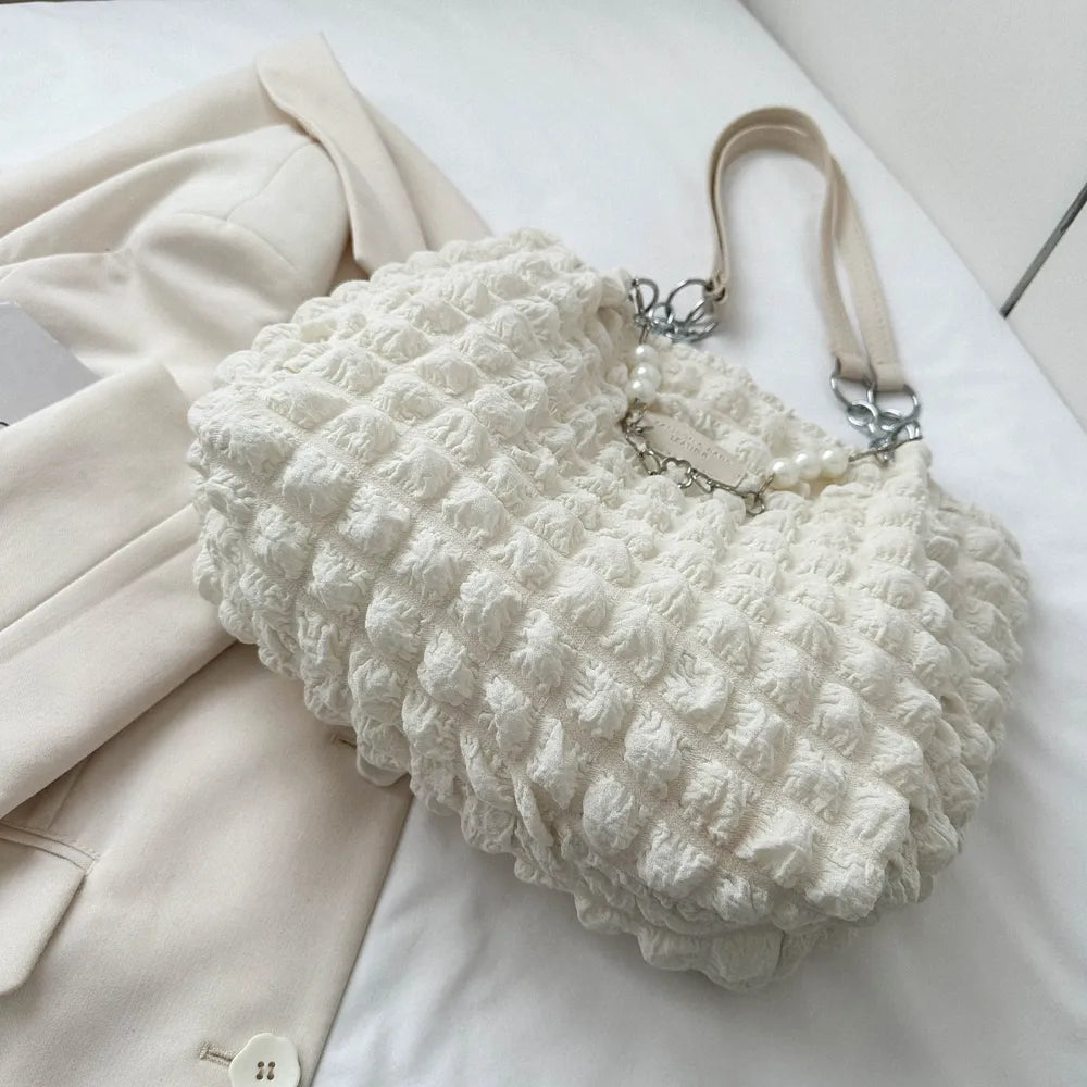 Women’s tote for daily use

