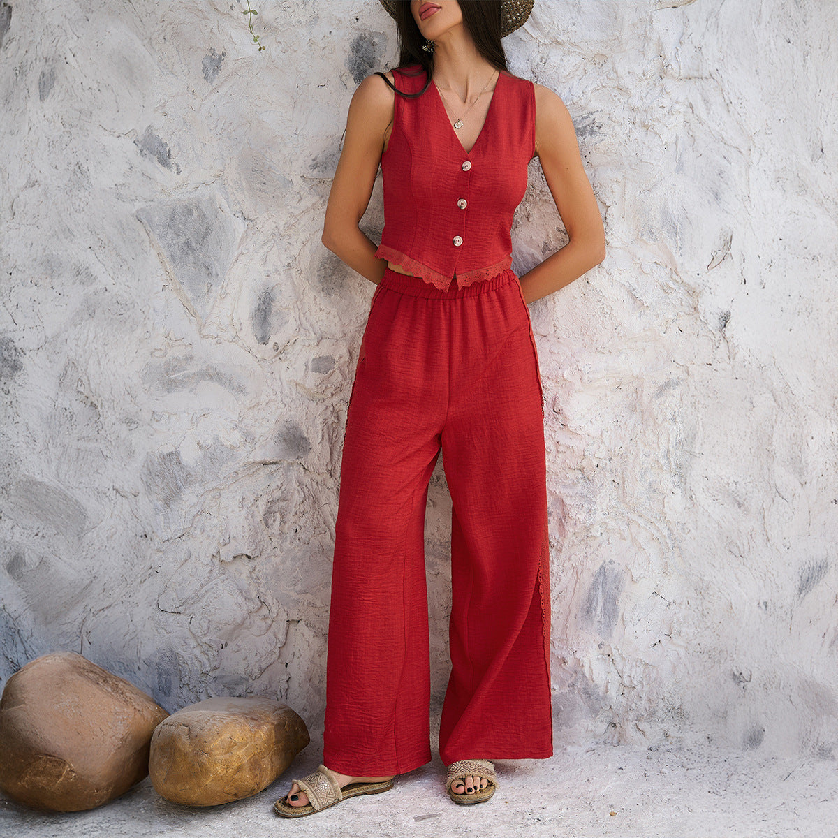 Breathable summer travel outfit for women
