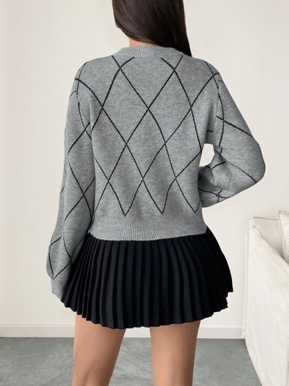 New round neck sweater with bow decoration