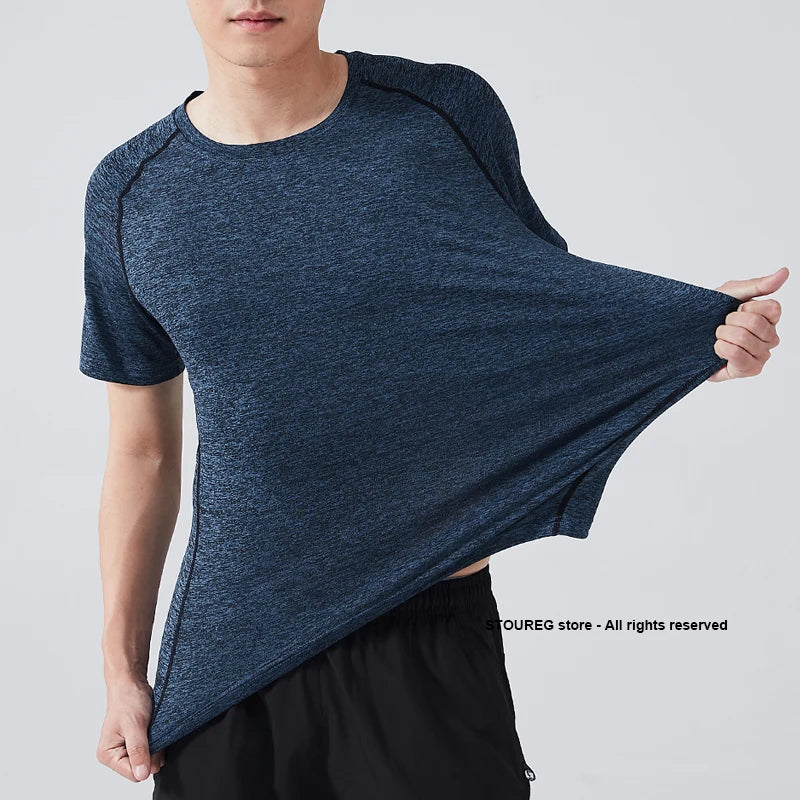 Front view of men's quick-dry compression shirt

