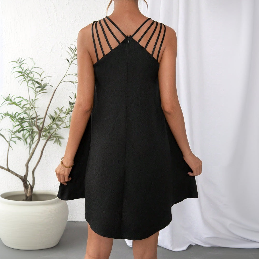 Model styling sleeveless dress for casual look sleeveless-loose